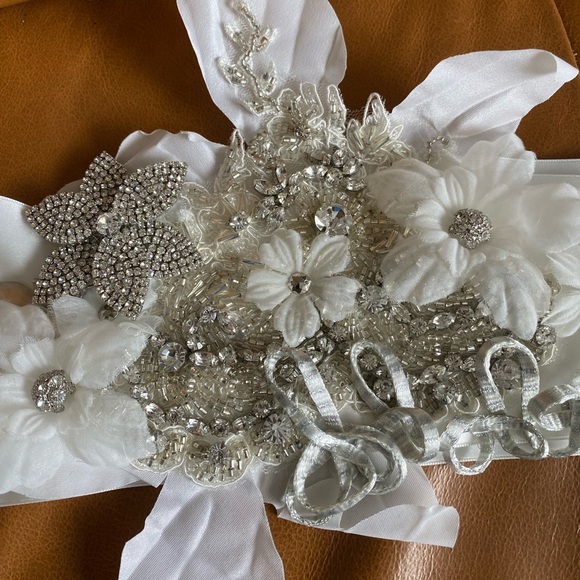 Justin Alexander ivory wedding dress belt - Picture 2 of 5